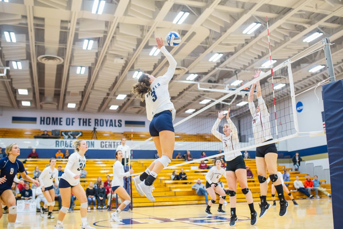 Senior+Tina+Hoppe+rises+for+a+kill+against+the+outstretched+arms+of+the+Muhlenberg+defense.+%7C+Photo+by+Carlo+Holmberg
