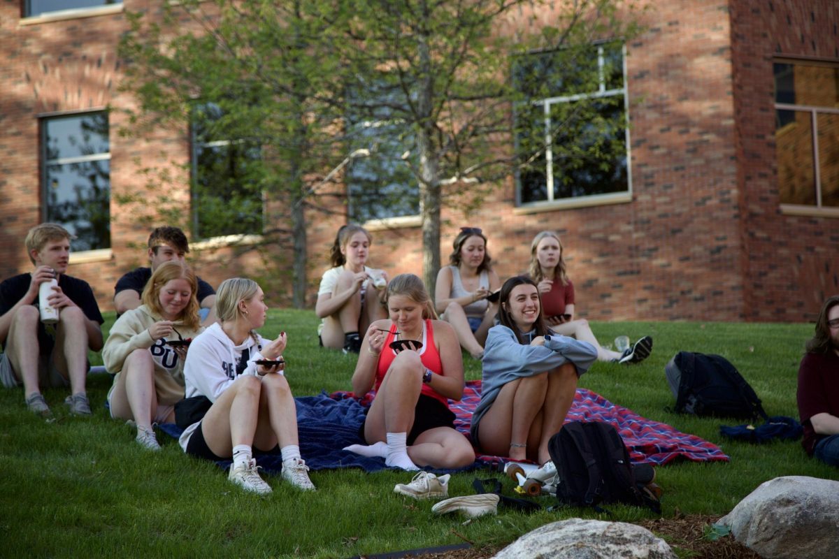 Is Bethel University a 'suitcase campus?'